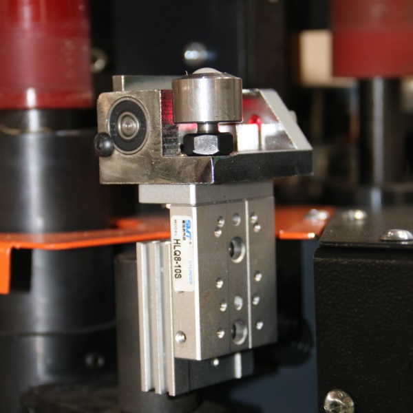 Application of Laser Detection in Edge Banding of Wooden Shaped Panels